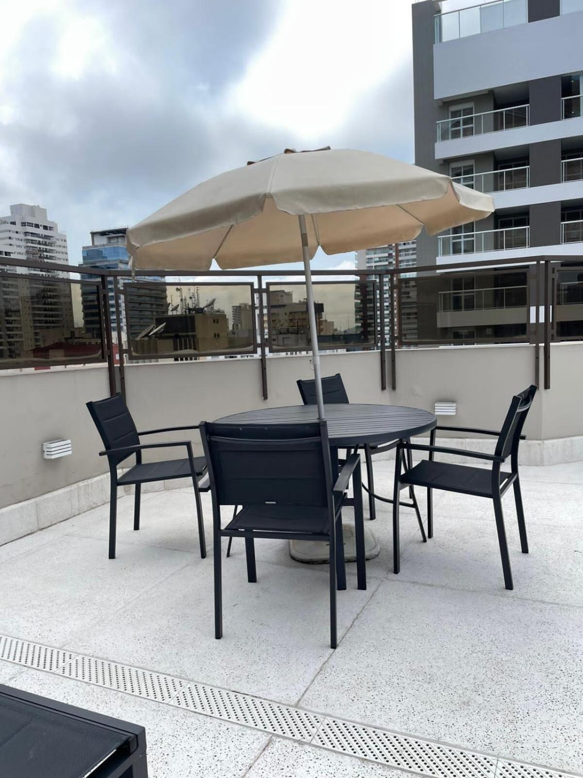 Flat No Hotel Cosmopolitan Com Estacionamento Gratis E Piscina 산토스 외부 사진